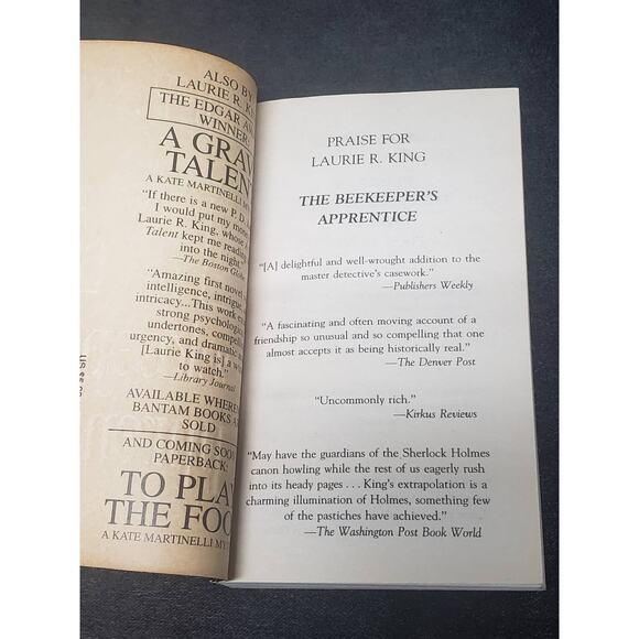 Laurie R King The Beekeeper's Apprentice & A Mostrous Regiment of Women Book Set - Picture 5 of 8